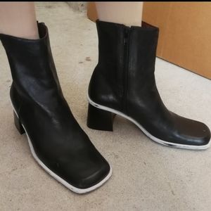 Short black boots